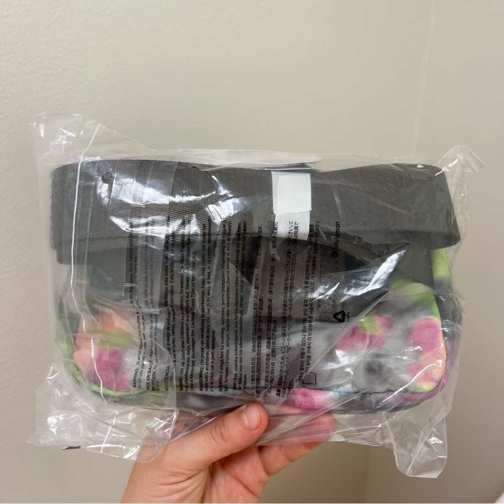 NWT Hyper Dye Lululemon Everywhere Belt bag 1L original size Tie Die Rover - Picture 8 of 10